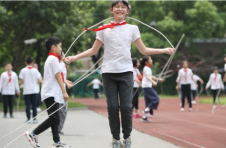 杨浦小学的复学第一课，办了新歌发布会，学会了“如何快乐”