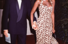 伊曼（Iman）90年代情绪振奋的风格证明了她的模型魅力