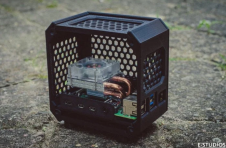 Raspberry Pi 4 3D打印的微型塔式PC机箱