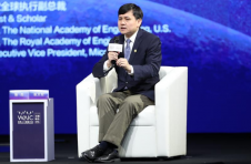 张文宏现身世界人工智能大会：疫情控制靠传统智慧，希望人工智能发挥更大作用
