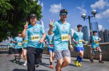 “捡跑中国”20+城市热力开跑 边跑边捡垃圾 这支“绿色”跑团好赞