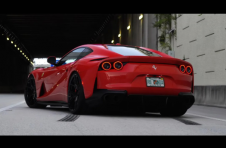新轮辋和较低的悬架会改善Ferrari 812 Superfast的外观吗？