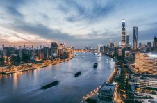 李小加:拓宽沪深港通投资范围,纳入未有收入的生物科技公司