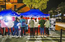 园区“倒贴”办夜市：不赚钱究竟图个啥