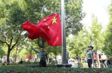 为祖国庆生！杨浦区举行庆祝中华人民共和国成立71周年暨国歌立法三周年升旗仪式
