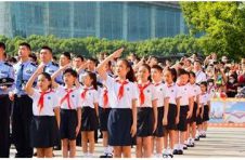 浦东青少年庆祝新中国成立七十一周年暨致敬浦东开发开放三十周年升旗仪式举行