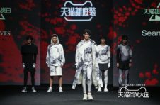 上海时装周重回线下 百场大秀见证“上海信心”