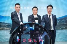 上海奉贤百联南桥特斯拉体验店正式开业