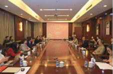 “四史”课怎么上学生更爱听？新型党课“开天辟地”探索新思路