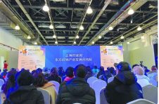 “线下云端”双联动 上海时装周开辟“硬核”转型之路
