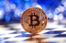 买100元能赚14亿元，到底是谁在买比特币？
