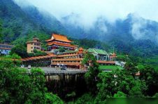 广东神级的“岭南第一山”，是著名宗教圣地，有“蓬莱仙境”美誉