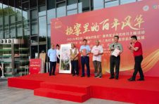 上海闵行今天获赠一批史料档案，打开了一段段被尘封的记忆……