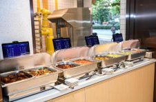 全国首个社区AI食堂、“叮咚早上好”门店……数字化让上海市民吃早餐更便利