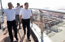 龚正市长调研洋山深水港，要求打造顶级枢纽港口、智慧绿色港口、安全韧性港口