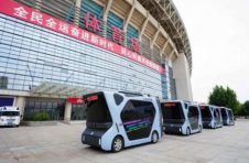 驾驶员、方向盘、油门刹车踏板统统没有，这样的公交车你坐过吗？