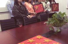 “工艺美术创新体验”走入艾能电力工程党支部