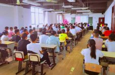 上海郊县学生读高考复读班为何偏爱市区高复班